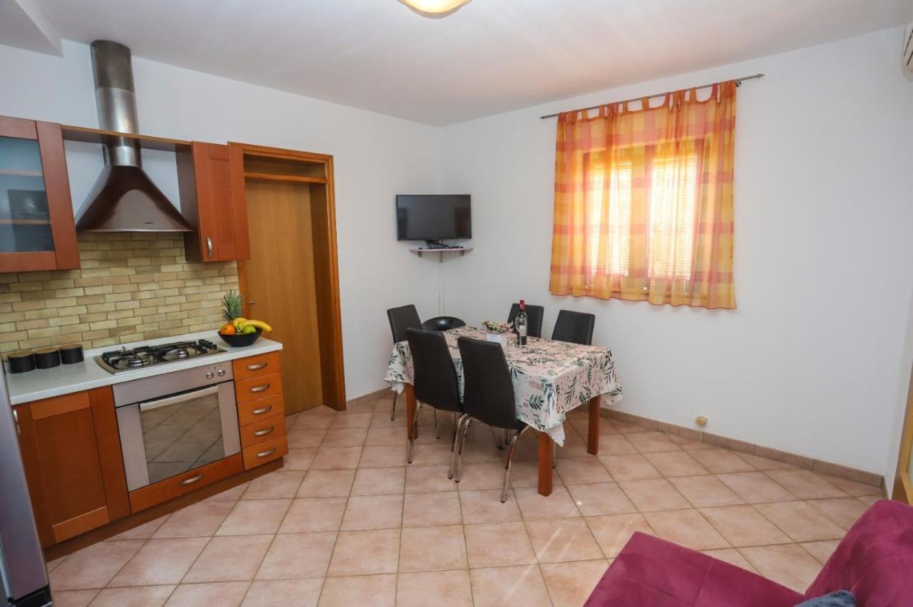 Apartment Nina With Private Pool Nova Vas  Dış mekan fotoğraf