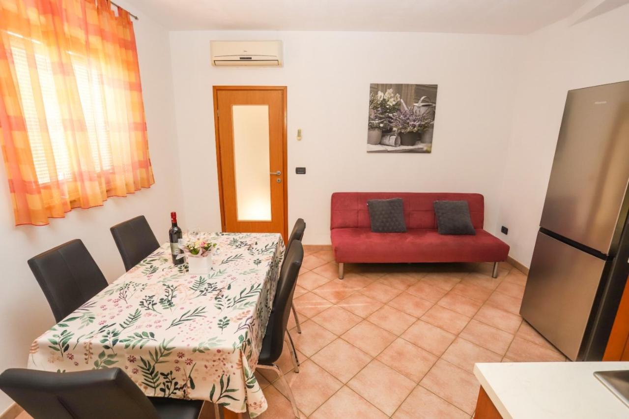 Apartment Nina With Private Pool Nova Vas  Dış mekan fotoğraf