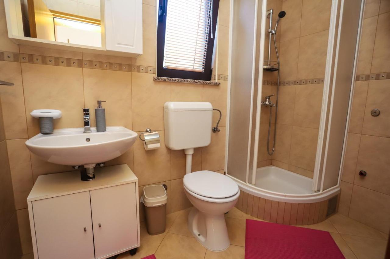 Apartment Nina With Private Pool Nova Vas  Dış mekan fotoğraf