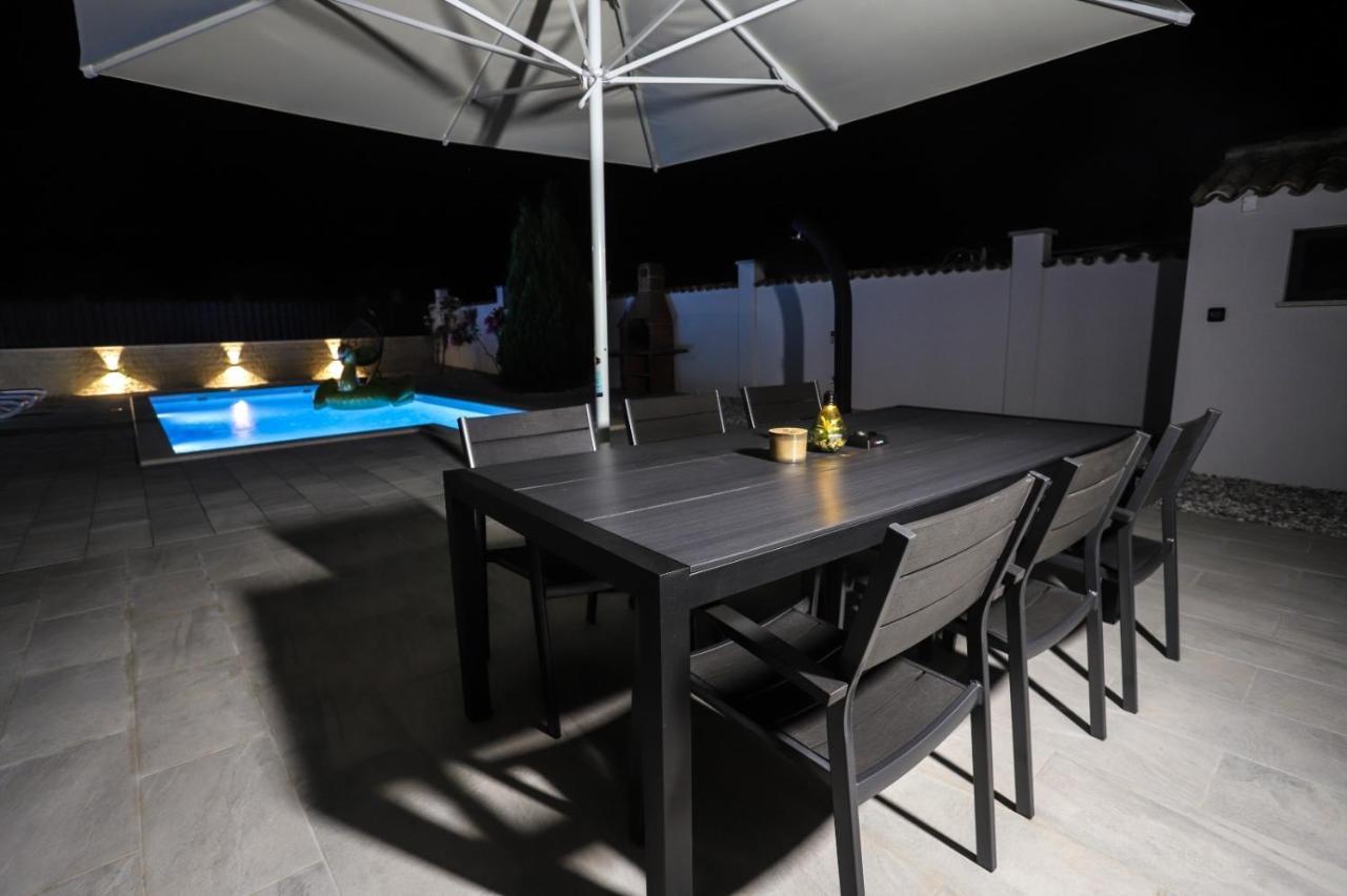 Apartment Nina With Private Pool Nova Vas  Dış mekan fotoğraf