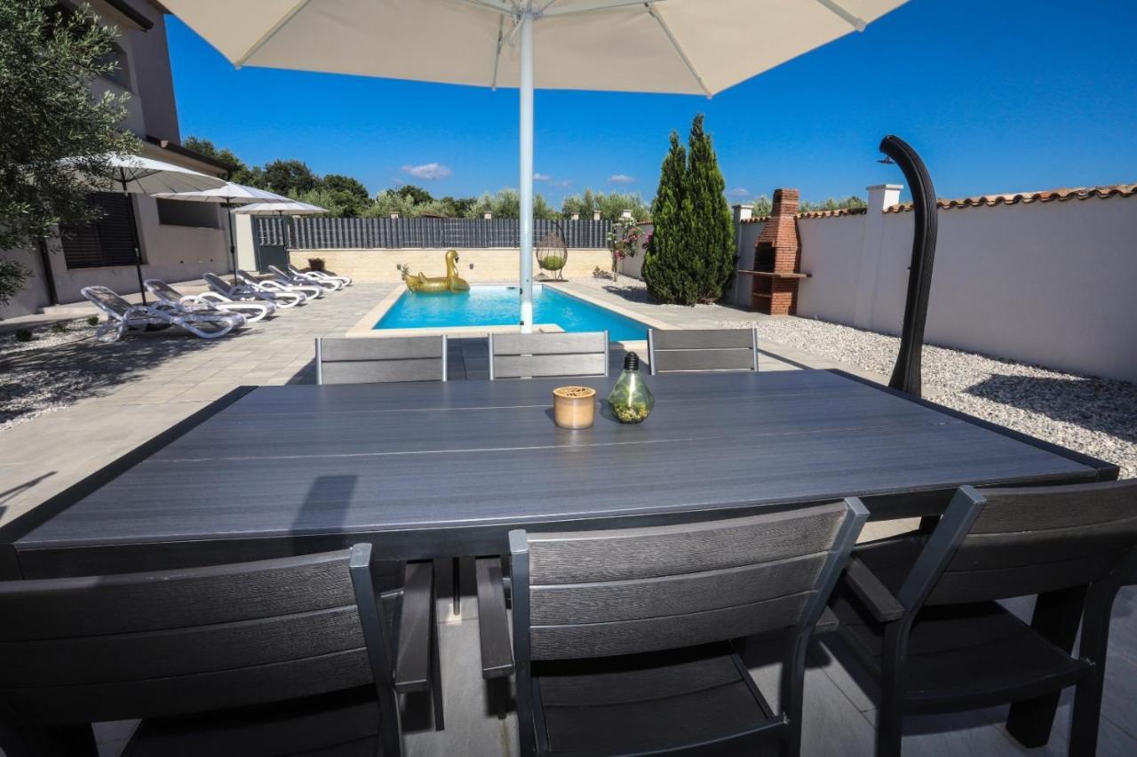Apartment Nina With Private Pool Nova Vas  Dış mekan fotoğraf