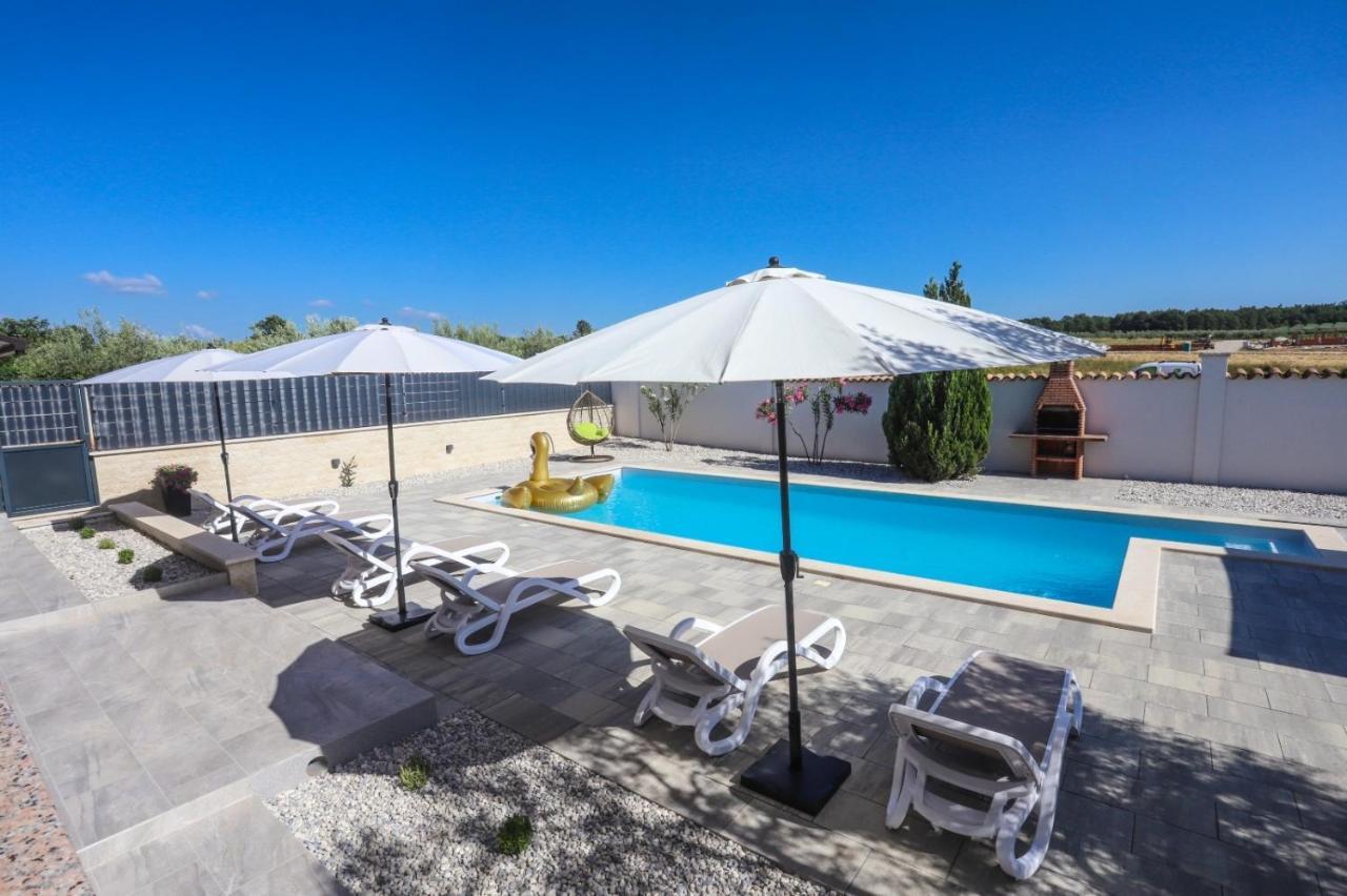 Apartment Nina With Private Pool Nova Vas  Dış mekan fotoğraf